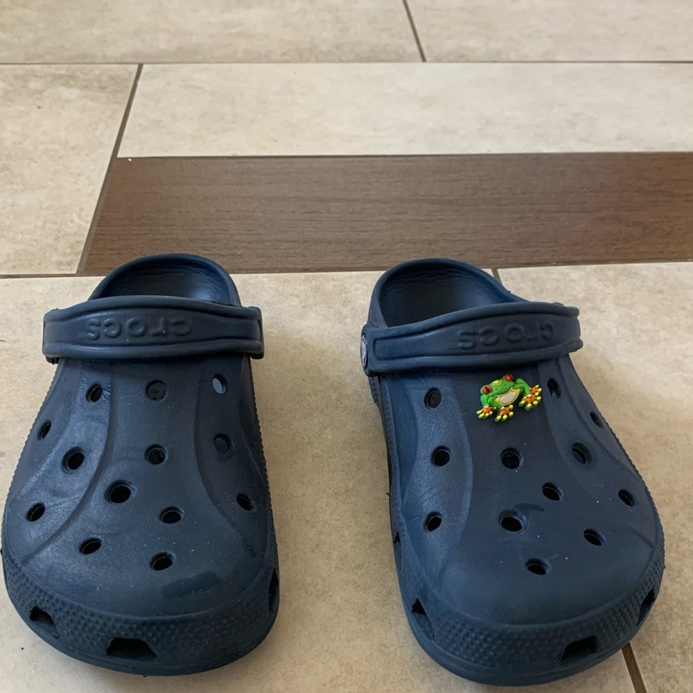 crocs